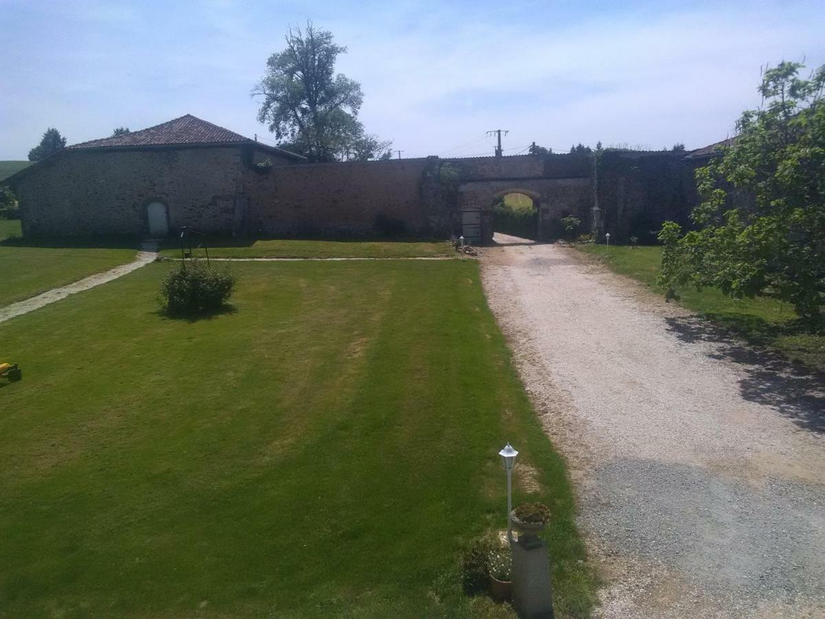 Pierre Deluen Domaine De La Grange De Quaire Bed & Breakfast Chassenon Екстериор снимка
