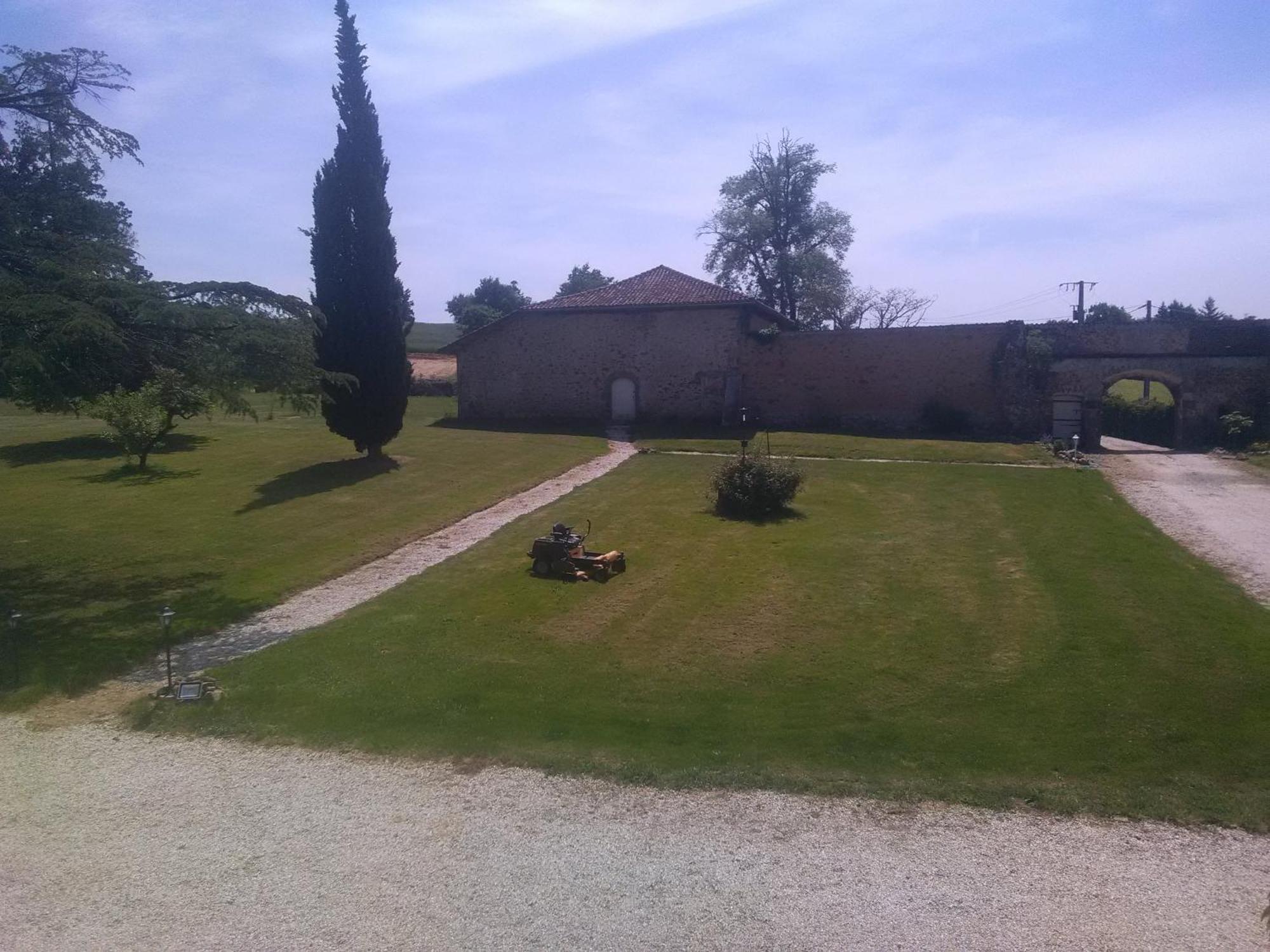 Pierre Deluen Domaine De La Grange De Quaire Bed & Breakfast Chassenon Екстериор снимка