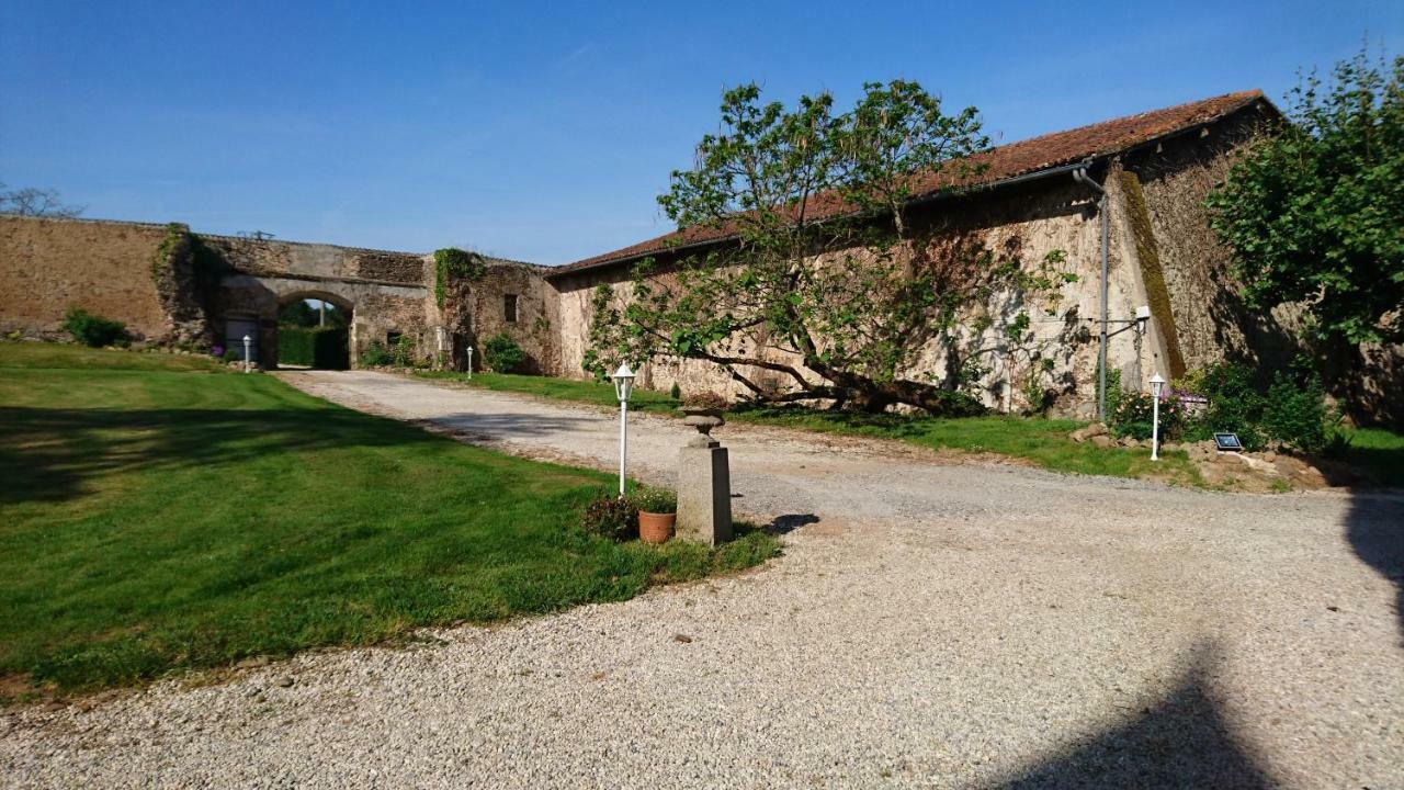 Pierre Deluen Domaine De La Grange De Quaire Bed & Breakfast Chassenon Екстериор снимка